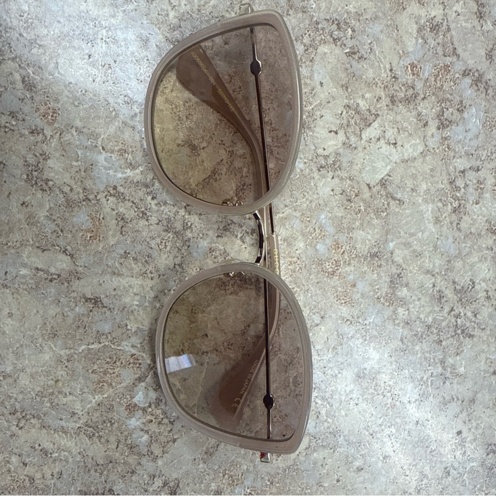 Gucci Tan Sunglasses Minimalist Design Fashion-Forward